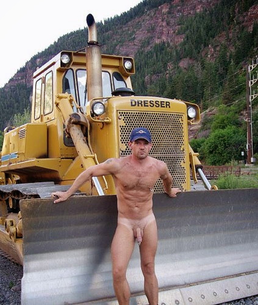 ★ Bulge and Naked Sports man : Worker Naked.