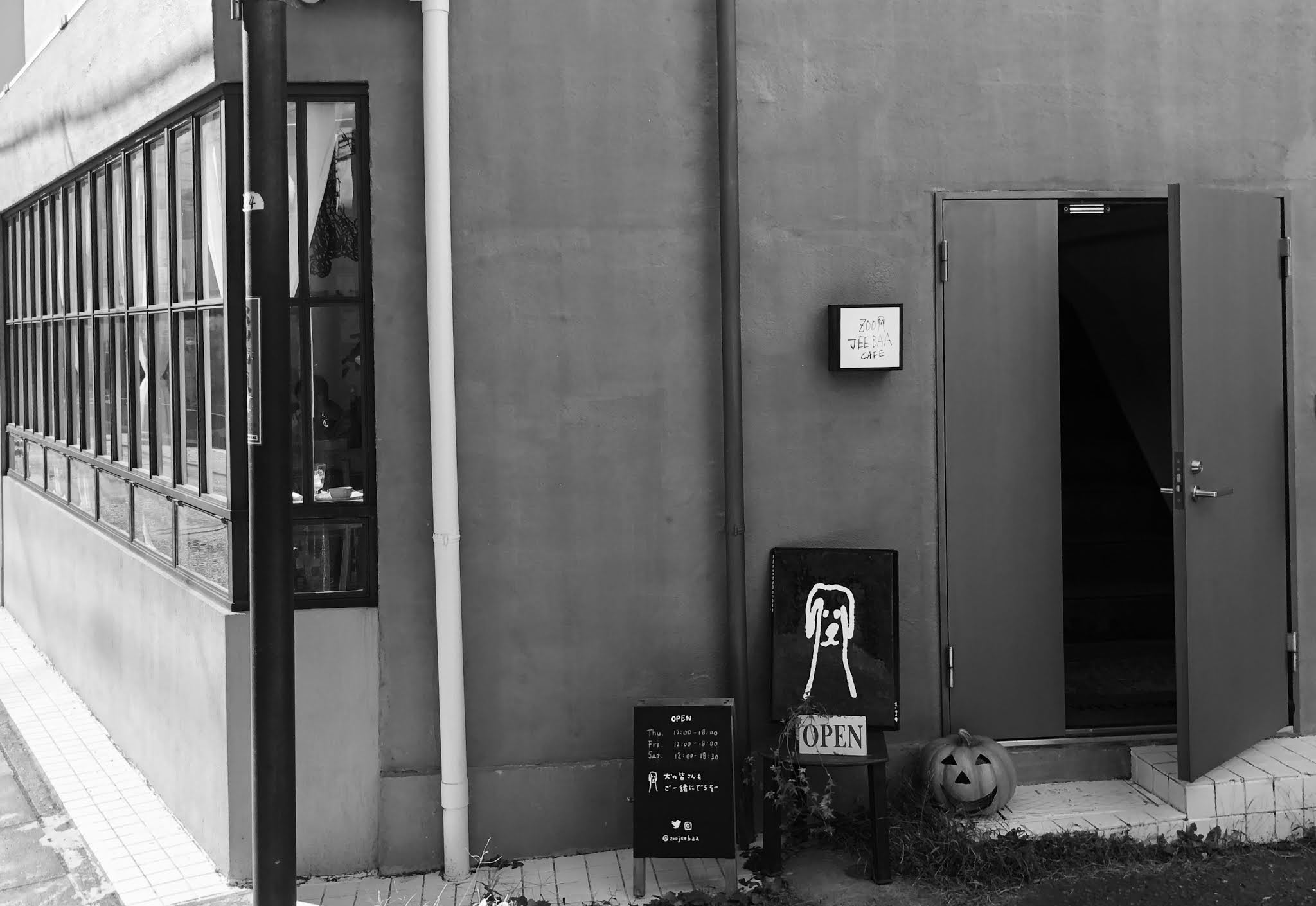 Marketing Japan Zoo Jee Baa Cafe in Futako Shinchi!