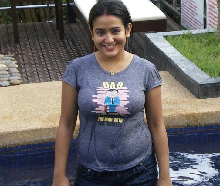 Wet Desi Girls Showing Big Boobs