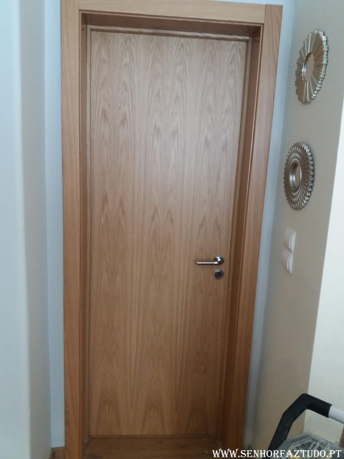 Instalação de uma porta e aduela em Moscavide