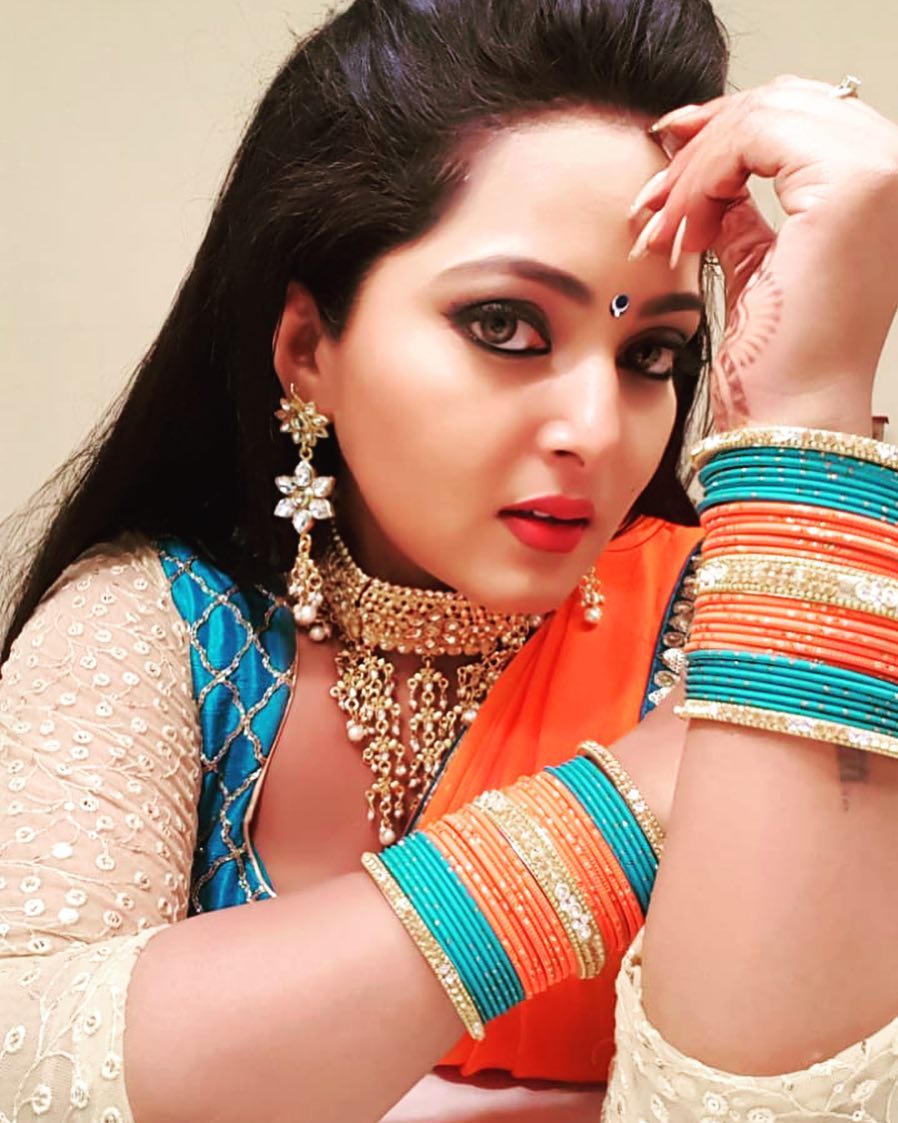 Anjana Singh HD Wallpaper: Latest Anjana Singh Hot Photos, Images