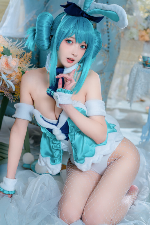Read more about the article [阿包也是兔娘] 白兔 Miku