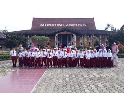 Sambut Hari Pahlawan, SDIT Pelangi Kunjungi Museum Lampung