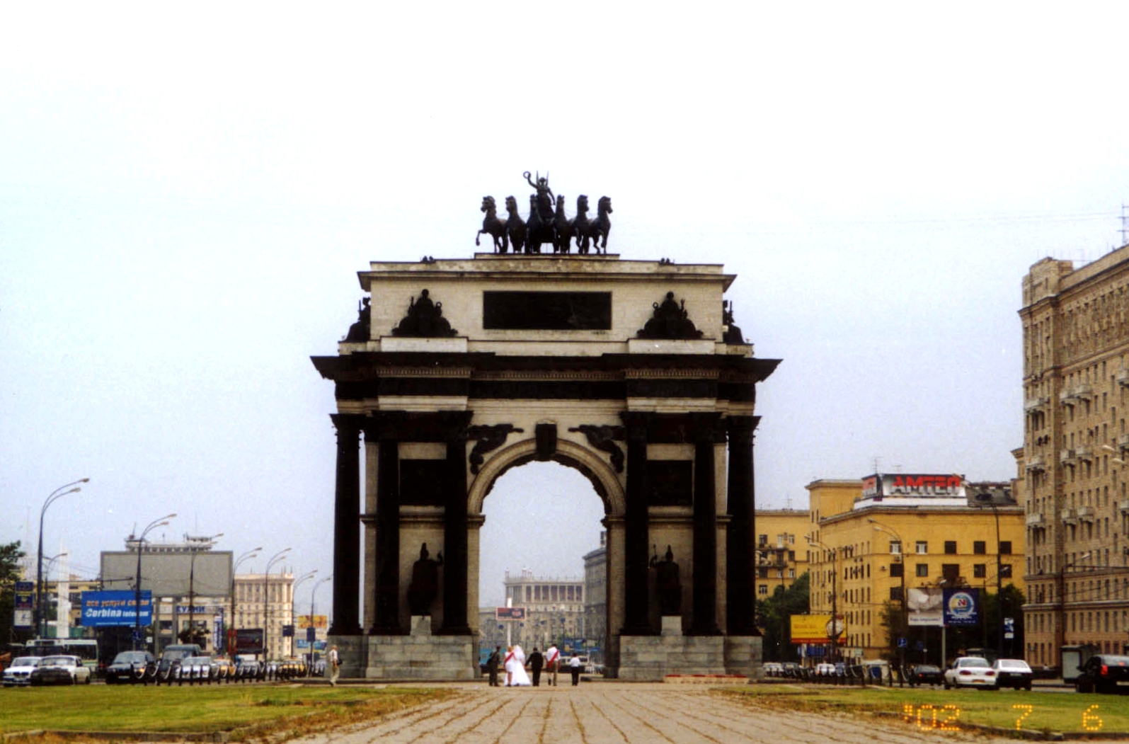 Victory gate, neighbor of the Poklonnaya Gora