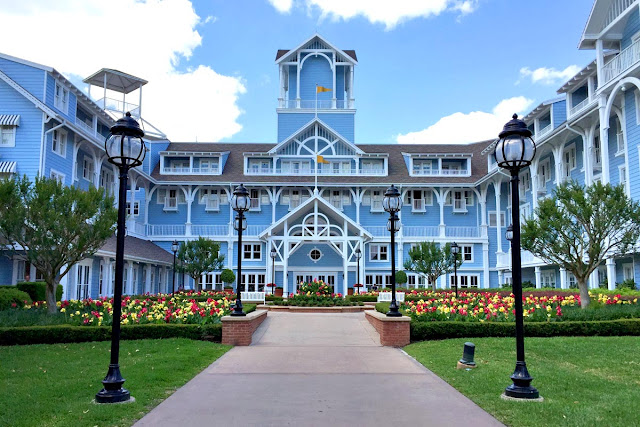 Discover the casual elegance of Disney's Beach Club Resort in Orlando, featuring fantastic dining, luxurious Club Level rooms and the enchanting Stormalong Bay.