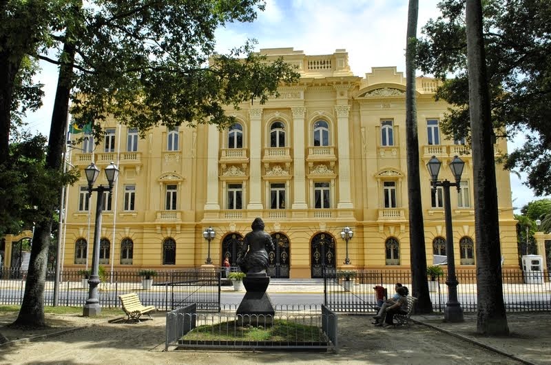 Nassau observa o Palácio do Campo das Princesas