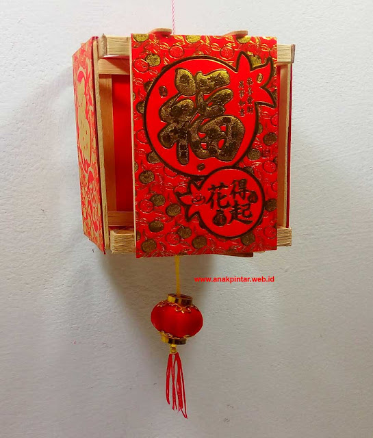 Lampion mini dari kertas angpau dan stik es krim