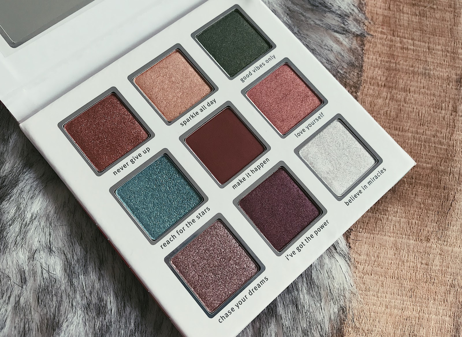 Essence Crystal Power eyeshadow palette herfst/winter Essence Crystal Power eyeshadow palette herfst/winter