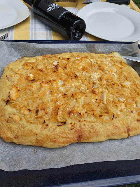 Coca De Cebolla Y Bacalao
