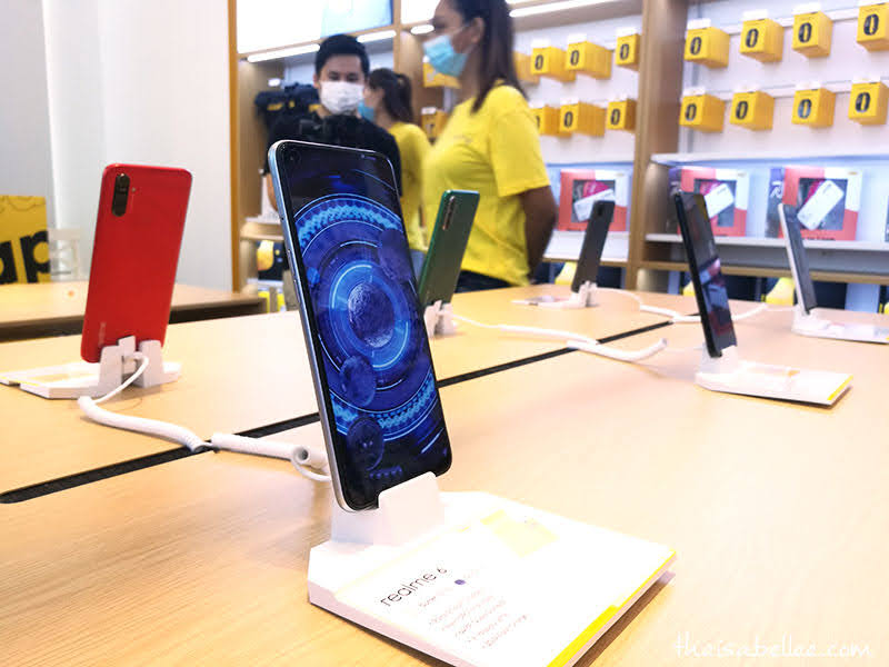 Isabel Lee Malaysian Beauty & Lifestyle Blogger realme Malaysia's New Experience Store at Nu