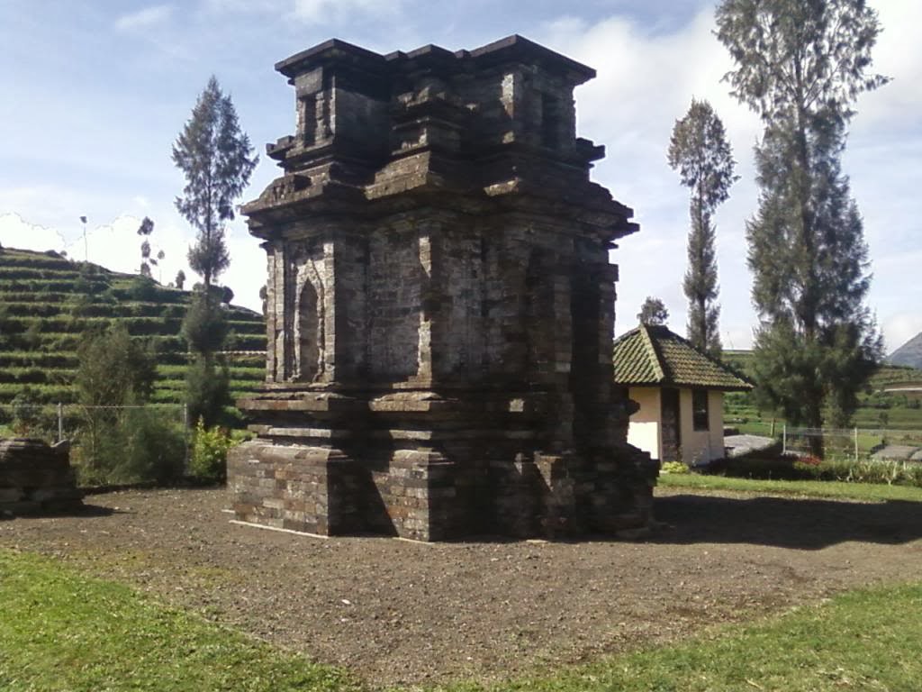 WISATA ALAM: Obyek Wisata Candi Dwarawati kab. Banjarnegara