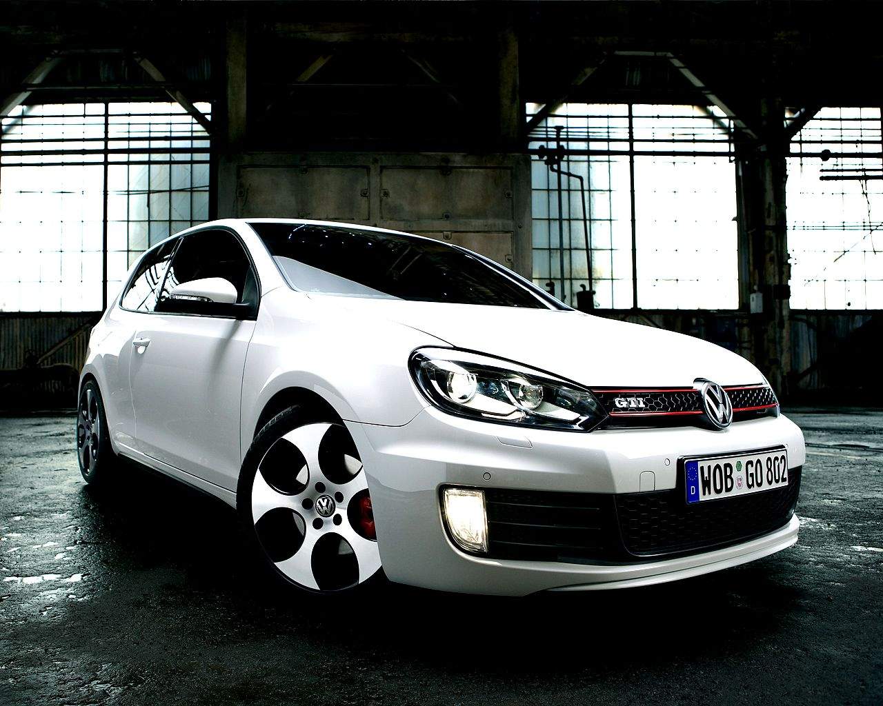 http://1.bp.blogspot.com/-IMFCE0koLUw/T6QZNAACtaI/AAAAAAAAKCY/tvDJo9Weapk/s1600/cars_vw_golf_gti_mk6_wallpaper.jpg