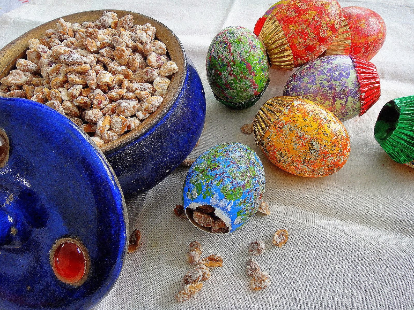 Magia das Cores Ovos de galinha de decorados para a Páscoa! Magia das Cores Ovos de galinha de decorados para a Páscoa!