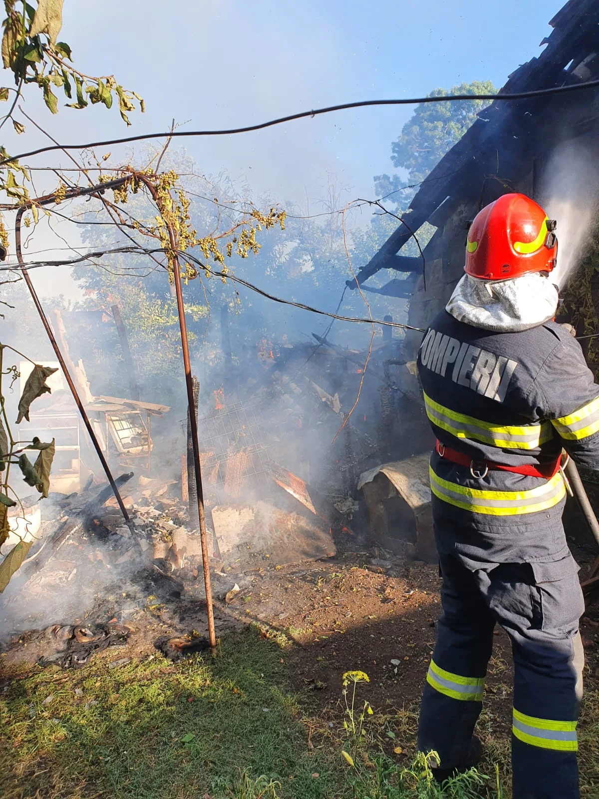 Pompierii Calafaeteni au intervenit pentru stingerea unui incendiu  în comuna Ciupercenii Noi