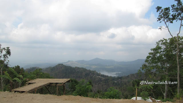 Pemandangan dari Canting Mas Puncak Dipowono, Kulon Progo
