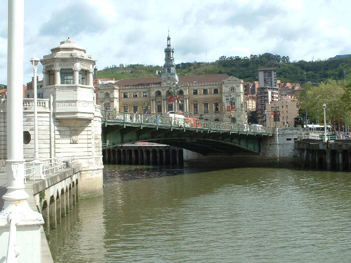 Los pasos de Gradiva BILBAO I. PUENTE DEL AYUNTAMIENTO. Empieza el camino Los pasos de Gradiva BILBAO I. PUENTE DEL AYUNTAMIENTO. Empieza el camino
