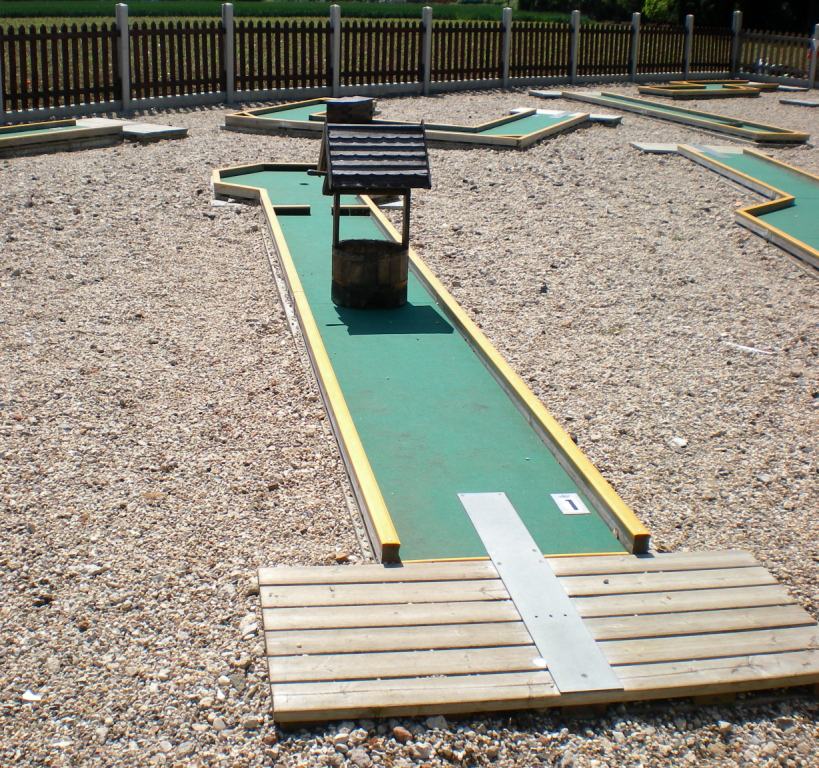 The Ham and Egger Files Minigolfing at Blake End in Essex