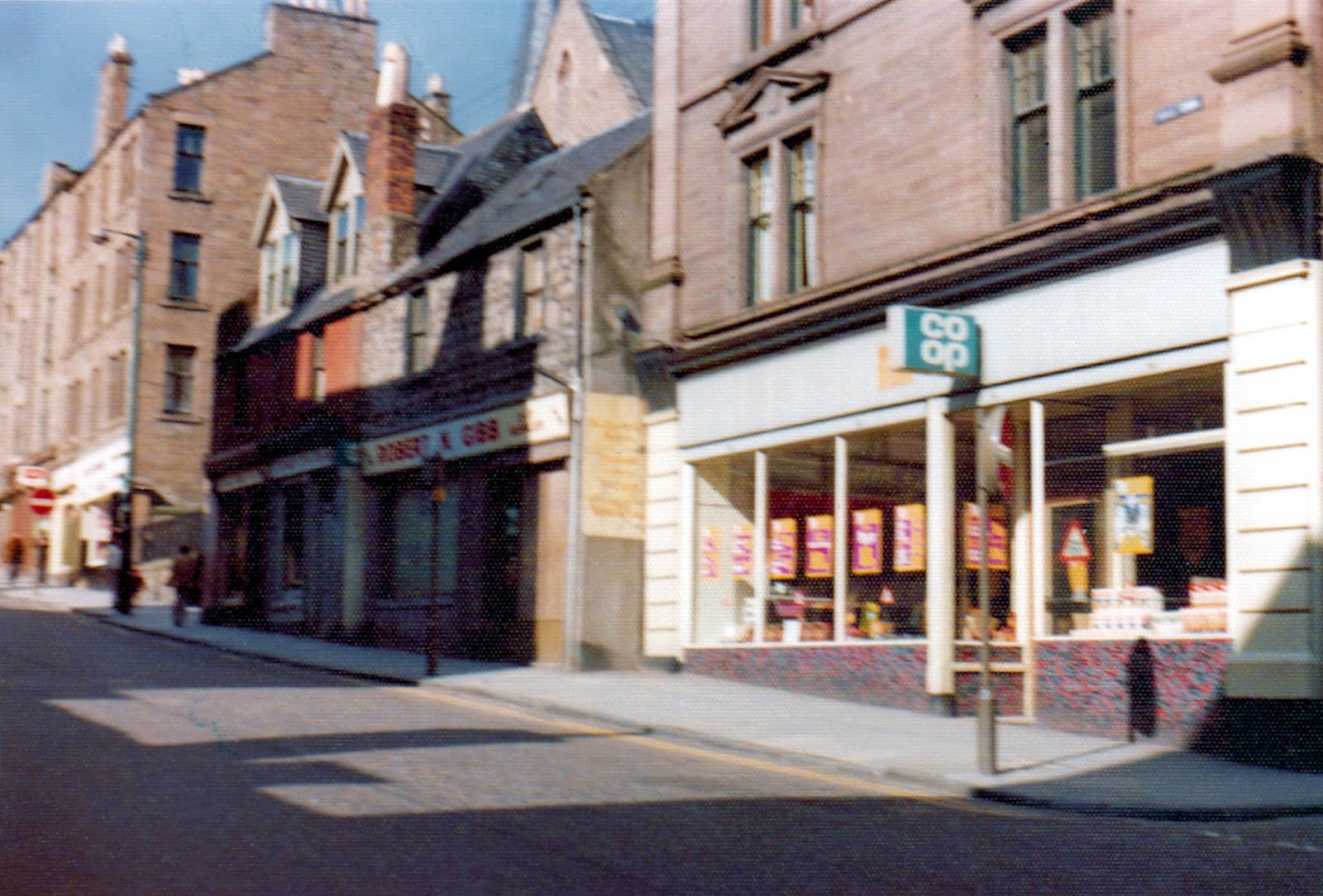 RETRO DUNDEE HILLTOWN DETAIL 1970'S