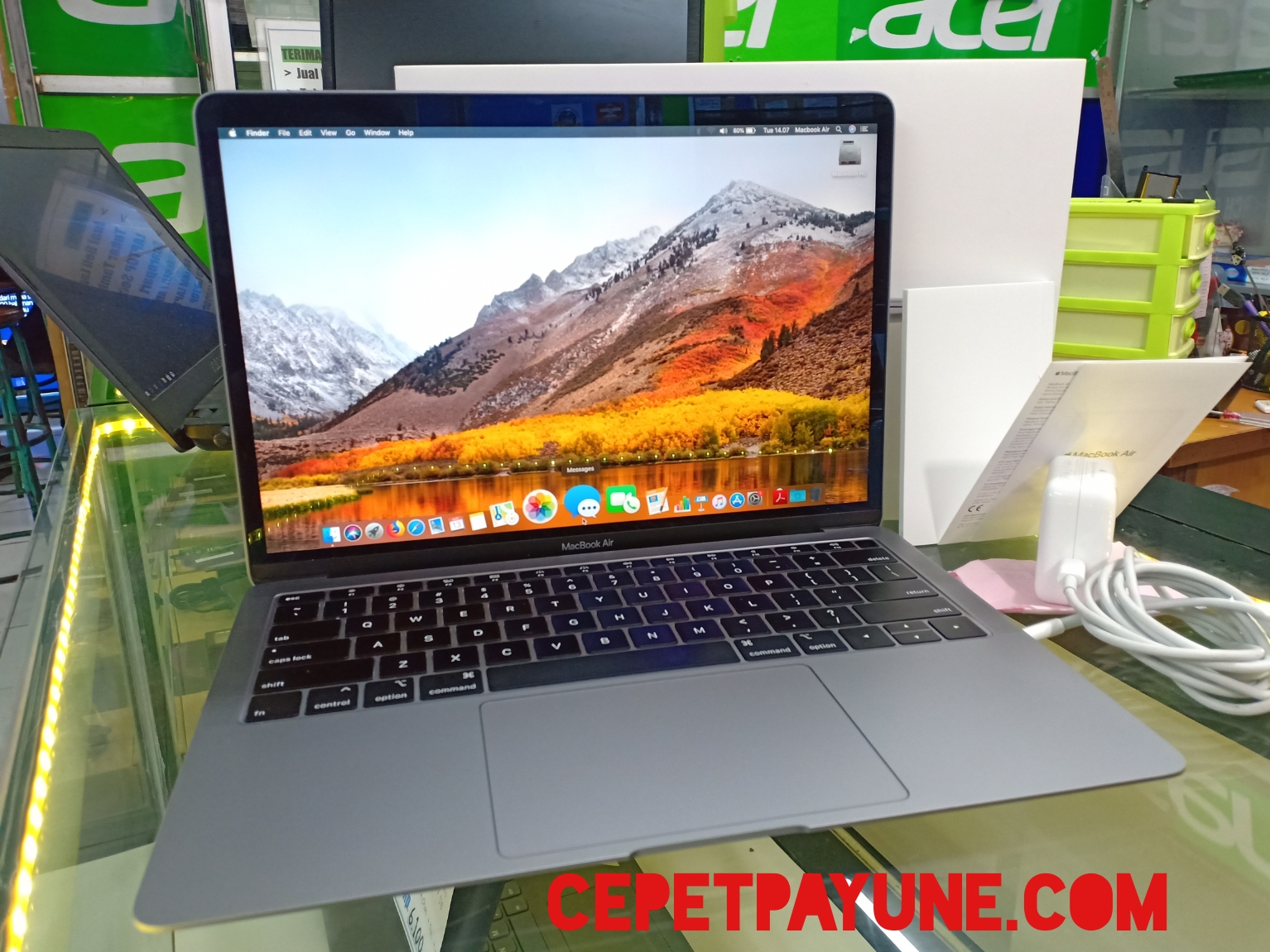 Macbook Air Retina 2018 13.3 Core i5 Fullset 98% like new Garansi