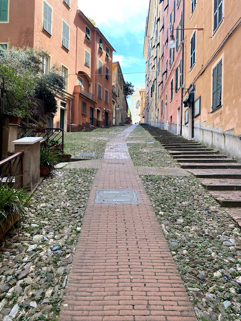 Una calle de Génova (foto del autor)