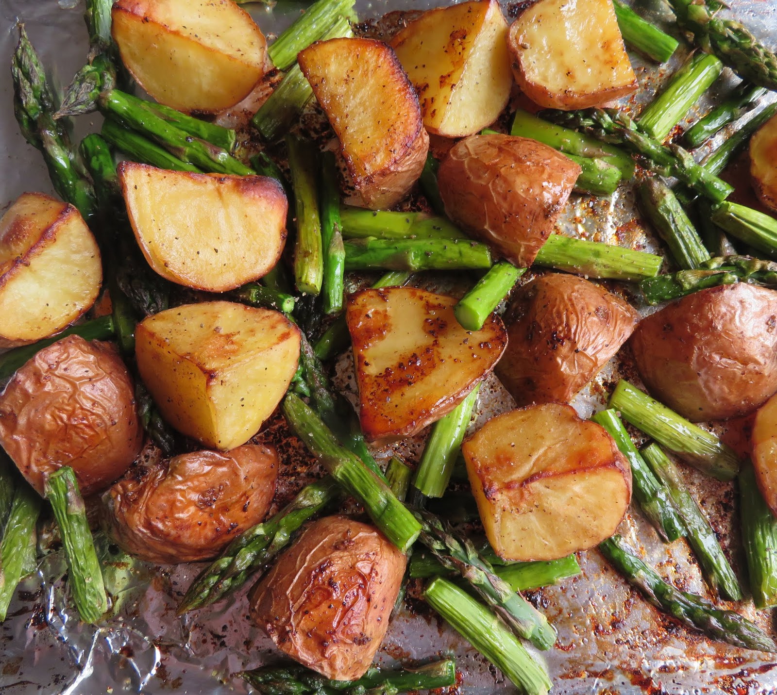 Balsamic Roasted New Potatoes & Asparagus