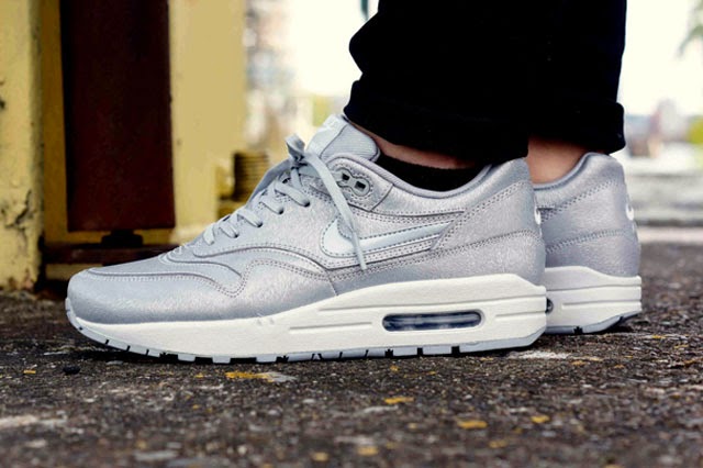 SOMEONE GINGER: LOVE: Nike Air Max Cut Out Premium 1