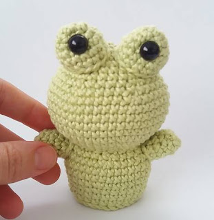 PATRON GRATIS RANA AMIGURUMI 39852