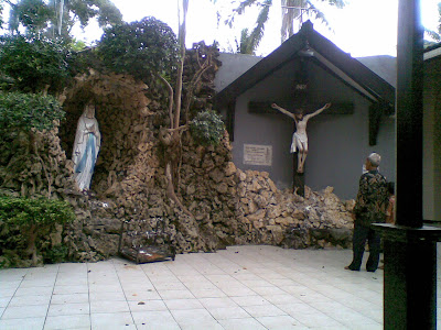 GOLEK WANGSIT...: Gua Maria Grabag, Magelang