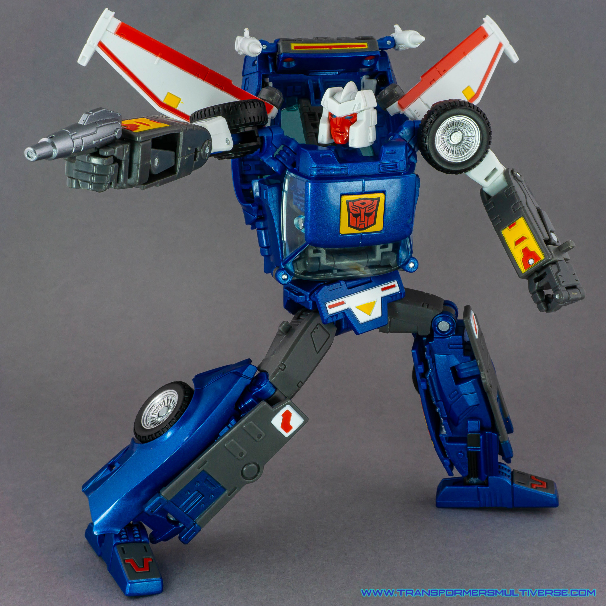 Transformers Masterpiece Tracks robot mode alternate pose 2