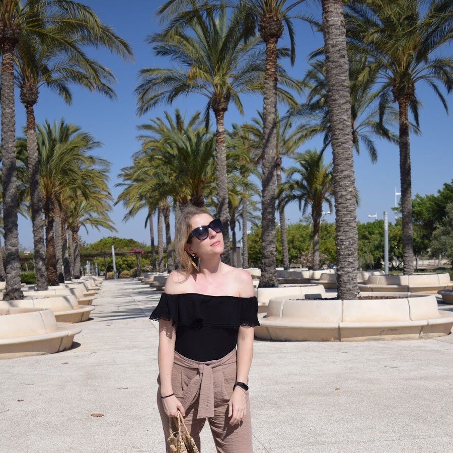 crop_pant_and_offshouldres 