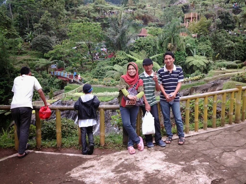 Di UjuNg PeRjaLaNan: Bersama di kaki Gunung Selamet Batur 