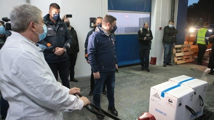 Κορονοϊός: Έφθασε στην Αθήνα το φορτηγό με τα εμβόλια - Από αύριο οι εμβολιασμοί