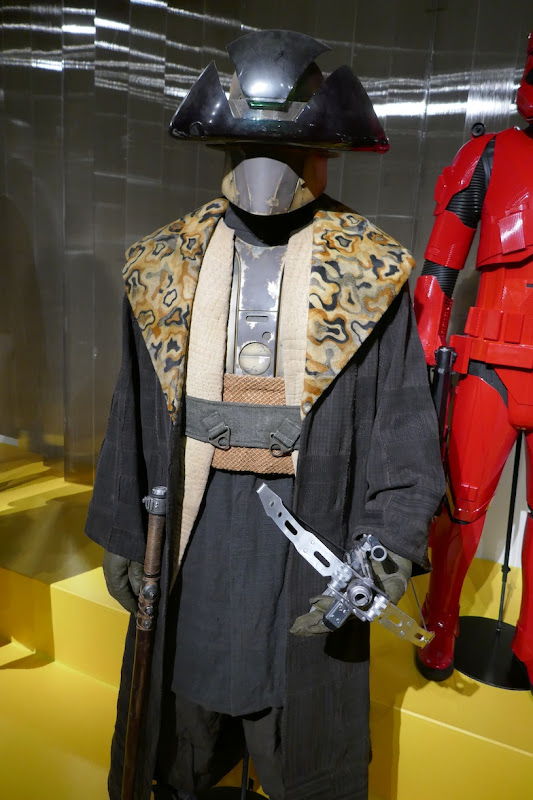 Billy Dee Williams Star Wars: The Rise of Skywalker Lando Calrissian costume Billy Dee Williams Star Wars Rise of Skywalker Lando costume