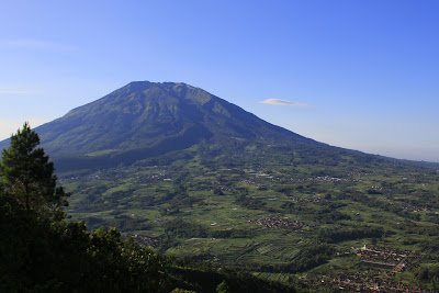Gunung Merbabu dari Gunung Telomoyo