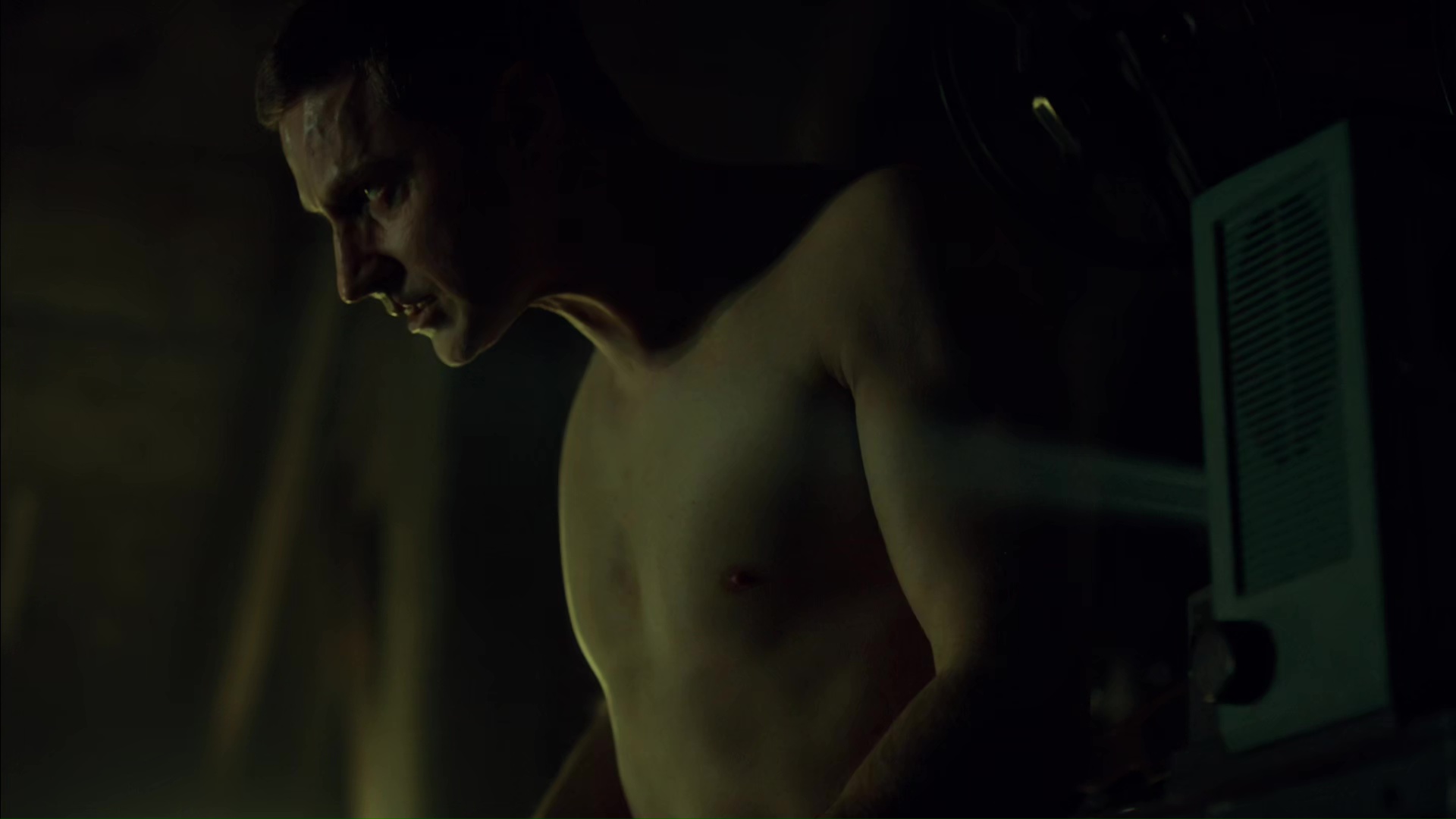 Richard Armitage shirtless in Hannibal 3-09 "...And the Woman Clothed ...