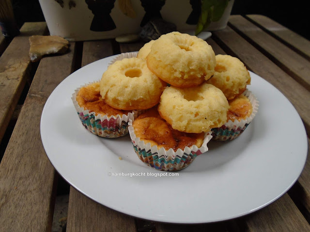 Hamburg kocht!: Pfirsich-Maracuja-Quark-Muffins / Käsekuchen-Muffins Hamburg kocht!: Pfirsich-Maracuja-Quark-Muffins / Käsekuchen-Muffins