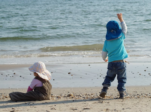 Familienurlaub in Dänemark: Unsere Tipps und Empfehlungen. Auf Küstenkidsunterwegs erzähle ich Euch, warum wir als Familie am liebsten Urlaub in Dänemark machen, welche Urlaubsorte besonders für Familien mit Kindern geeignet sind, wo wir unser Ferienhaus buchen und welche spannenden familienfreundlichen Ausflugsziele es dort gibt.