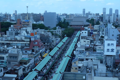 東京観光　浅草　仲店通りと浅草寺