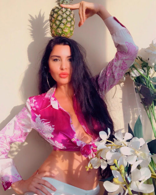 صور لاميتا فرنجية ، احدث صور لاميتا فرنجية بشورت ابيض خطير