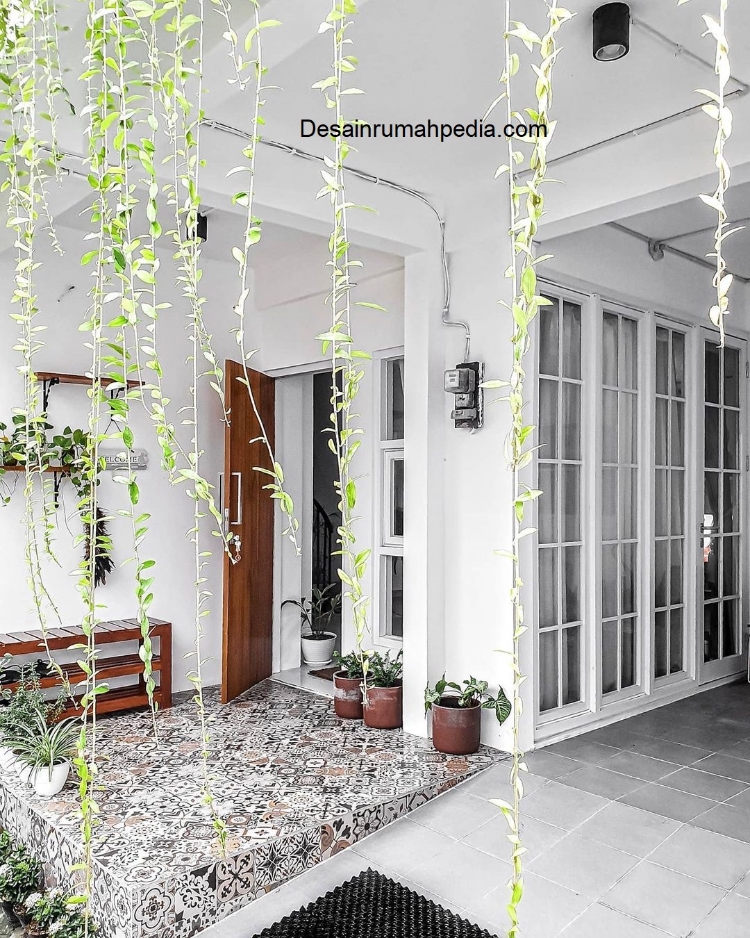 6 Inspirasi Model Teras Rumah Masa Kini Terdapat Jendela yang Cantik