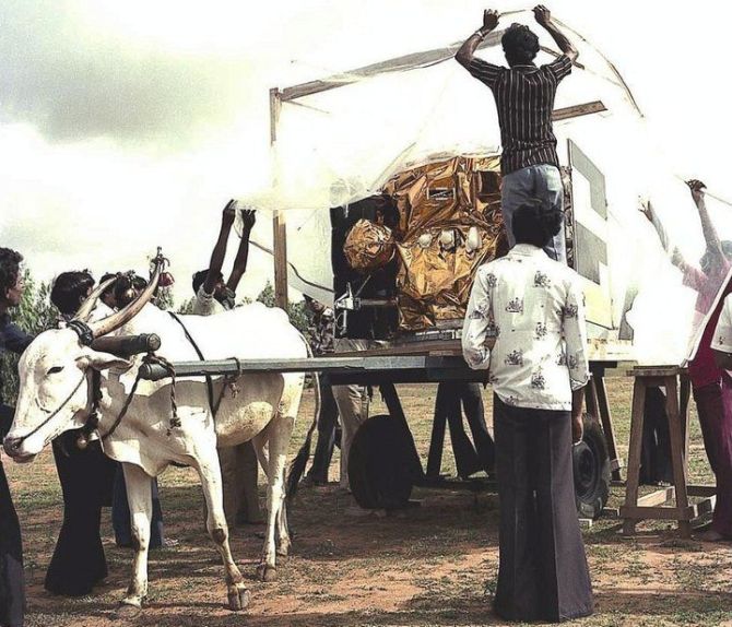 Apple_Satellite_Bullock_Cart_1.jpg