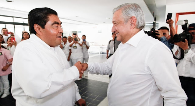 AMLO acompaña a Barbosa en Xicotepec de Juárez; ofrece erradicar corrupción en Salud