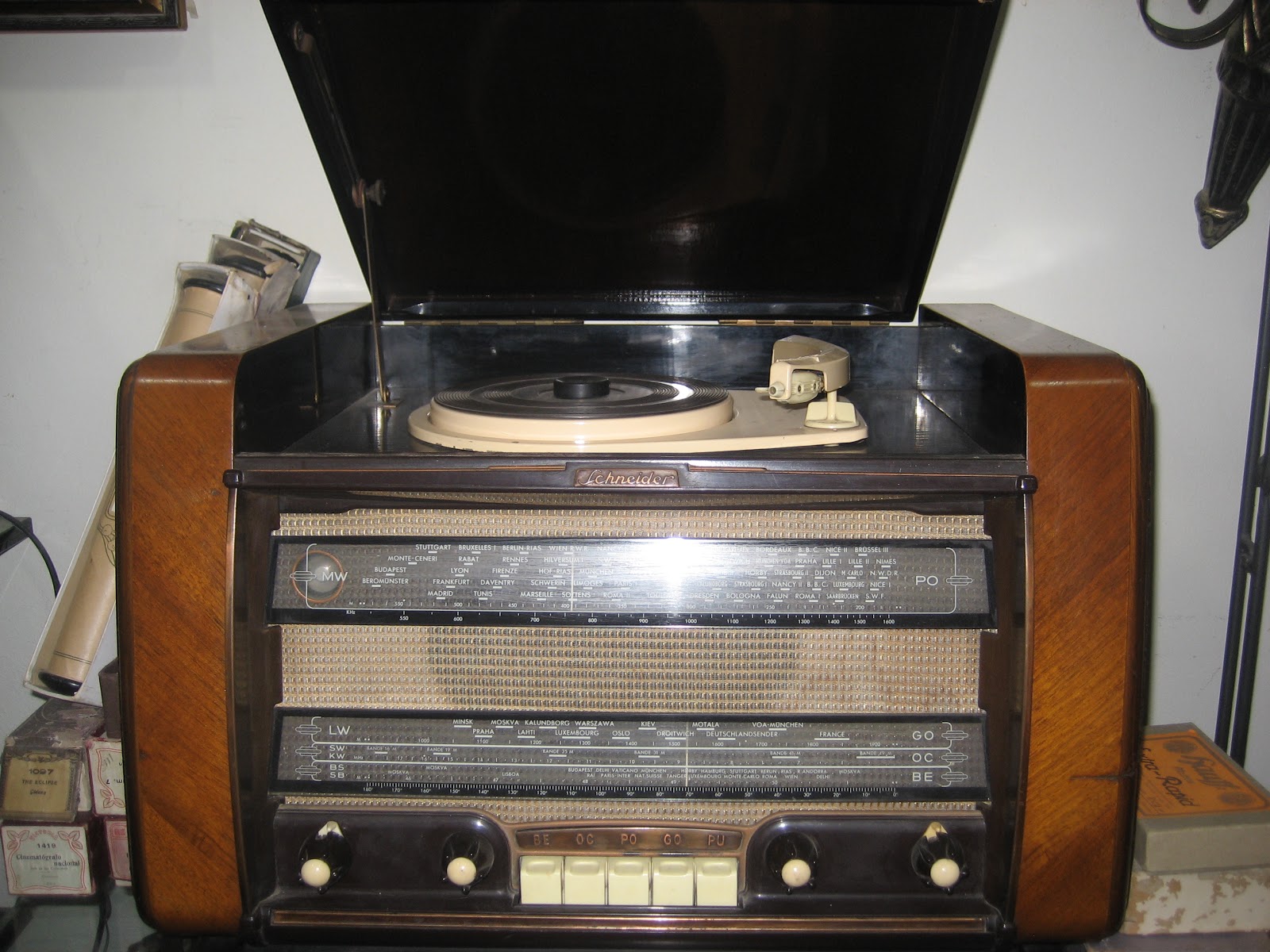 Rústicos Oriol ANTIGUA RADIO TOCADISCO SCHNEIDER