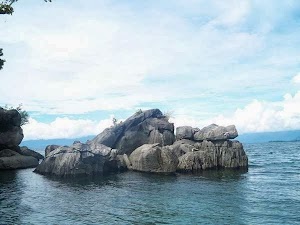 Sentuhan Keagungan Ciptaan Tuhan di Danau Poso