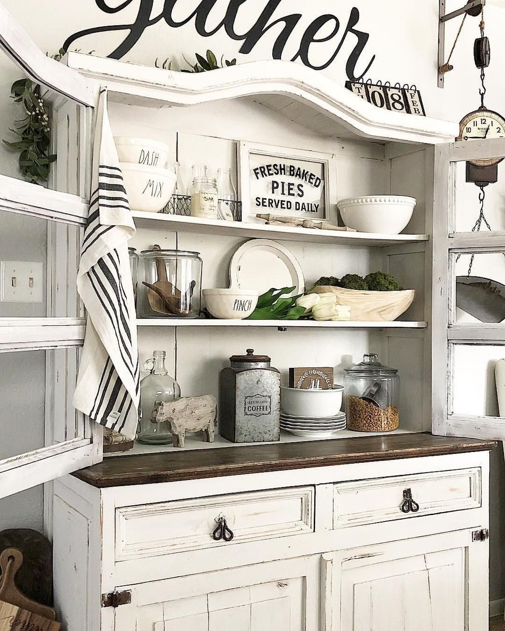 30+ Dining Room Hutch Decor Ideas Home Manggeng