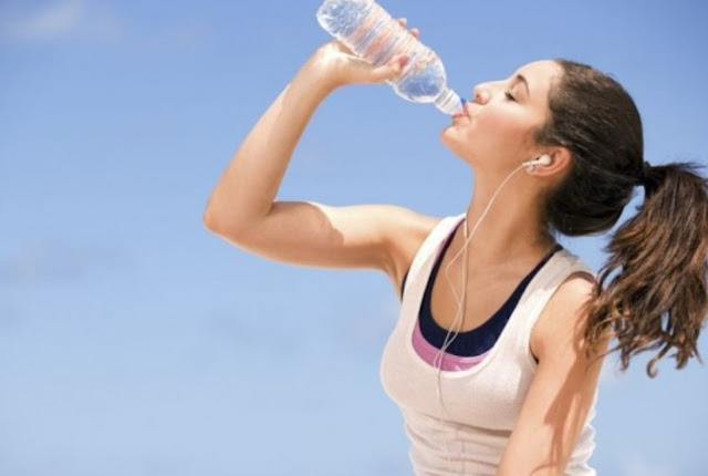 Cara Merawat Rambut Kering Dengan Minum Air Putih
