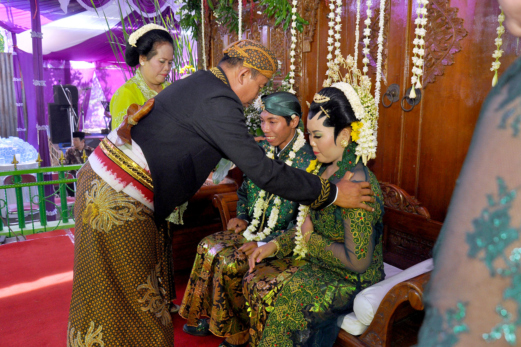 adat jawa pengantin hijab panggih