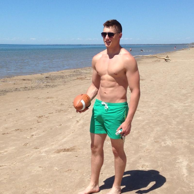 handsome-shirtless-beach-dude-sunglasses