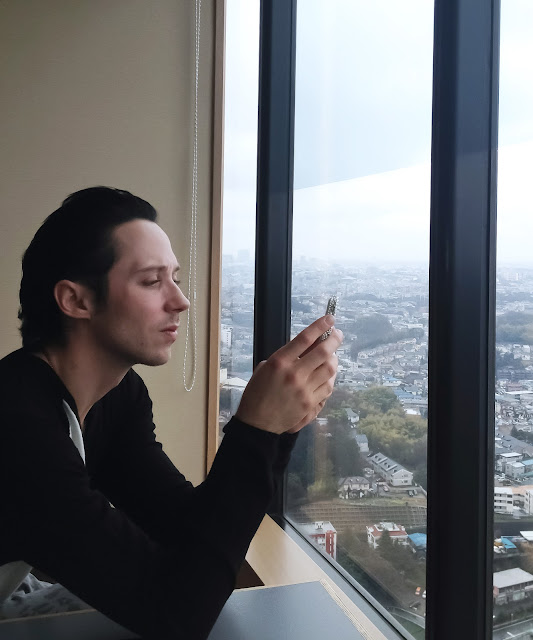 Johnny Weir. Photo © Tara Modlin @ Official Johnny Weir Blog.