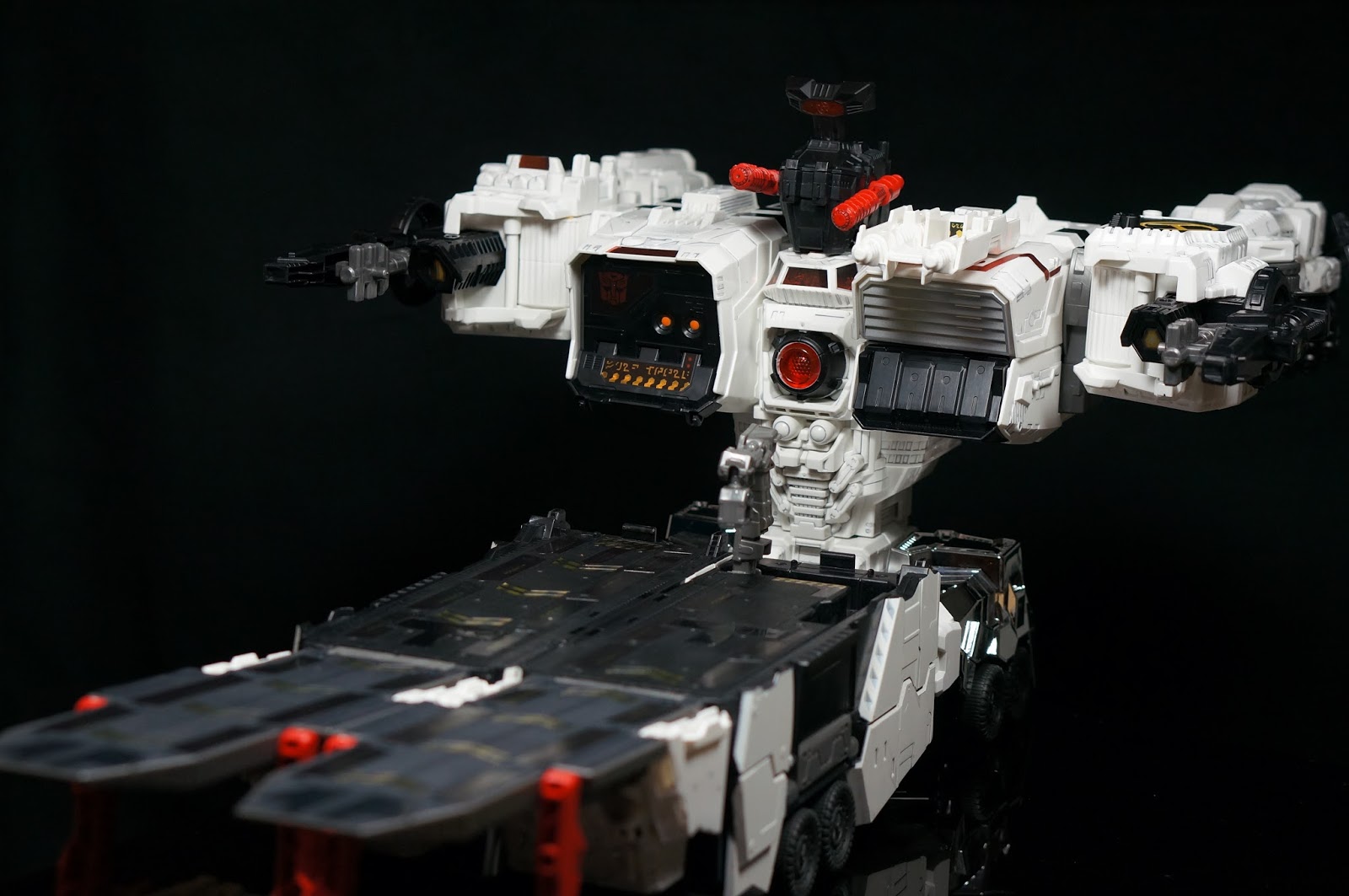 Gary Charm 魔術師的玩具 Blog : Generations IDW Titan class Metroplex (HKACG ...